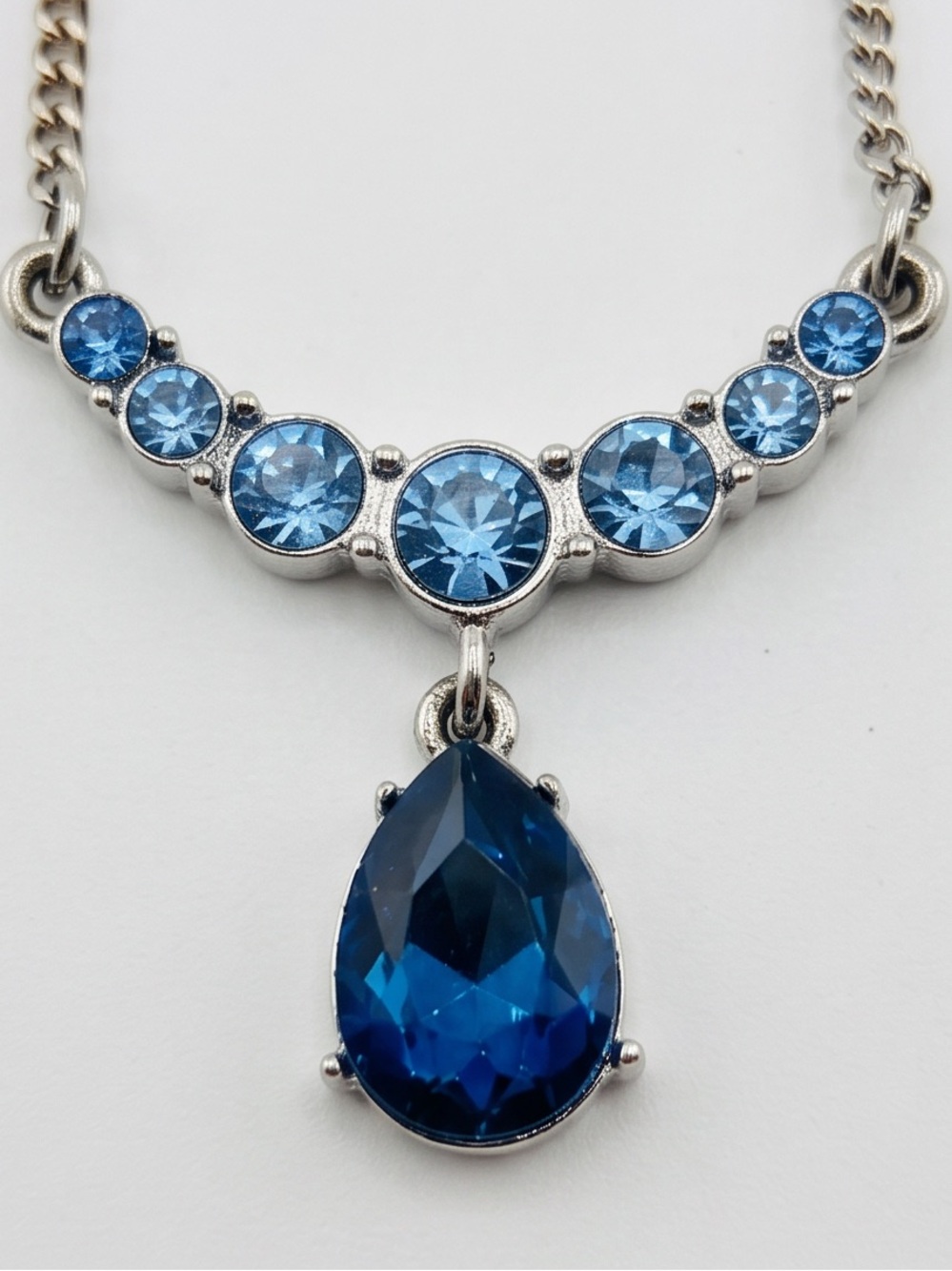 Elegant Faux Blue Sapphire Crystal
Teardrop Pendant Necklace NWOT